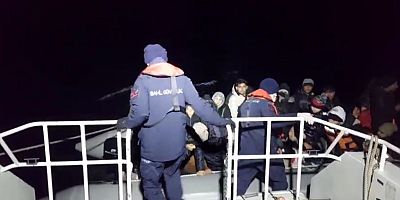 Ayvalık açıklarında 27'si çocuk, 54 düzensiz göçmen kurtarıldı