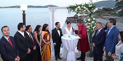 CHP PM Üyesi Umut Dikili’nin nikahını Balıkesir Büyükşehir Belediye Başkanı Ahmet Akın kıydı